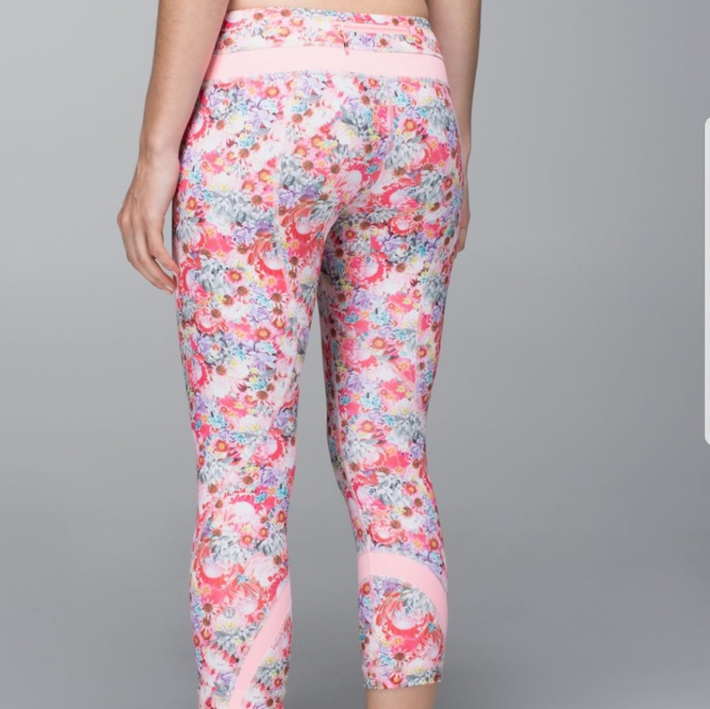 Lululemon Flowabunga Crops "Retired & like new"